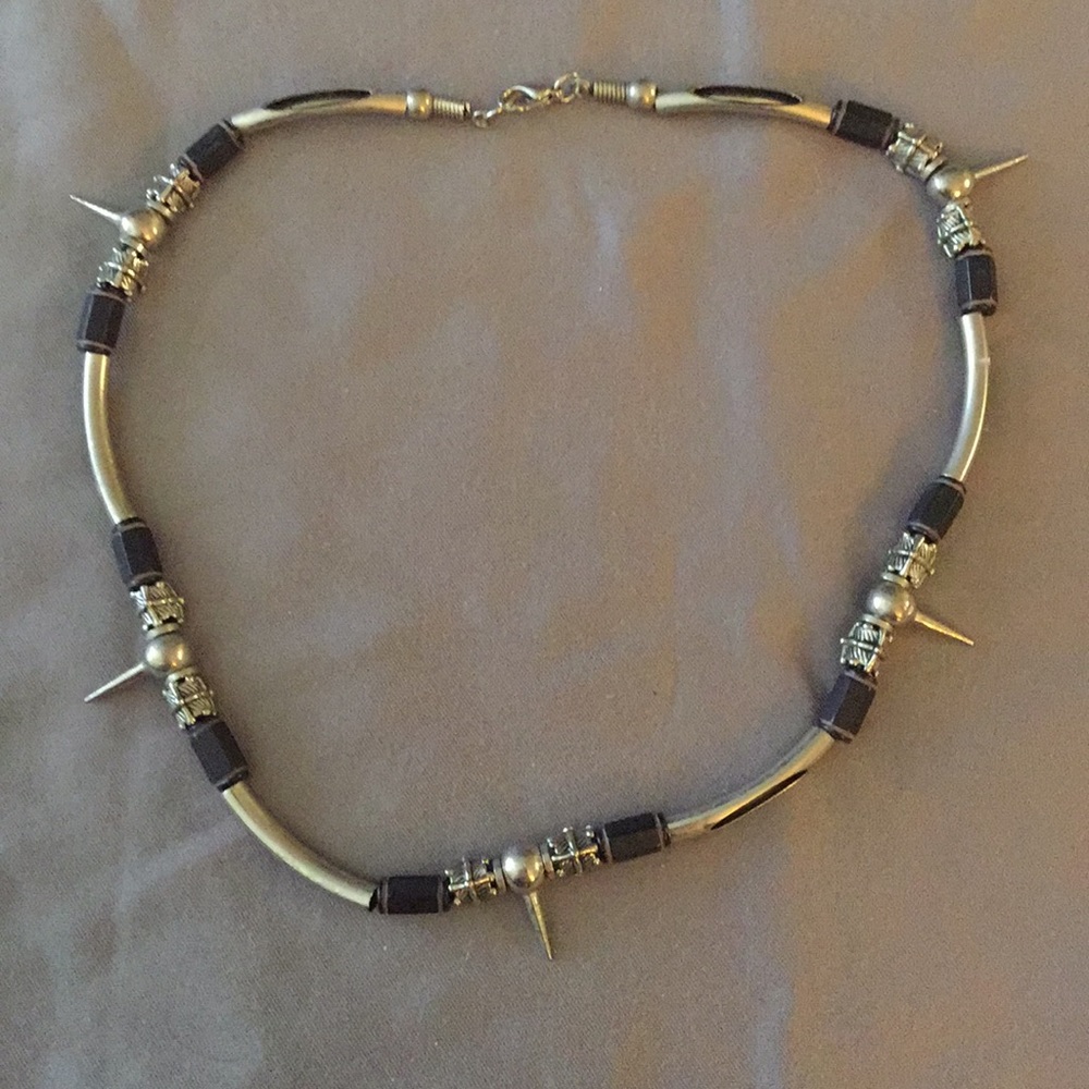 Spiked necklace